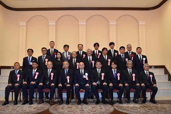 表彰式集合写真
